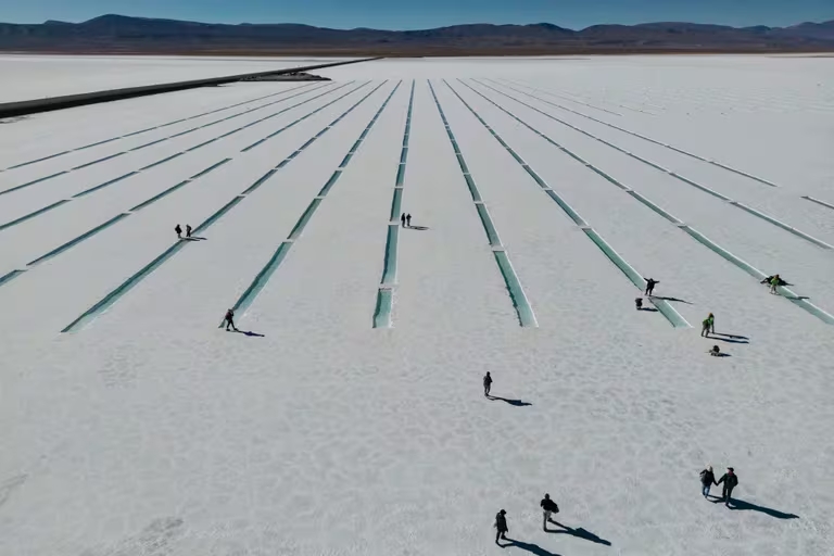 Las Salinas Grandes de Jujuy y Salta son una joya natural a 3,450 metros sobre el nivel del mar (AP)