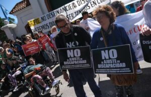 Bajo el lema “Justicia, ¡basta de quitas!”, se realizó, ayer, el Acto Federal por los derechos de las personas con discapacidad frente a la Quinta de Olivos Alessia Miccioni