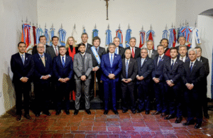 Javier Milei junto a gobernadores en Tucumán.