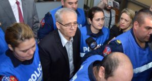 El sacerdote Justo Ilarraz, ingresa a los tribunales de Paraná (Argentina), en abril del 2018.