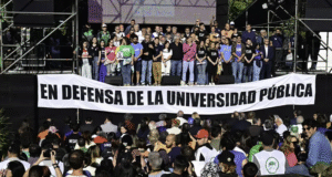 Marcha en defensa de las universidades públicas