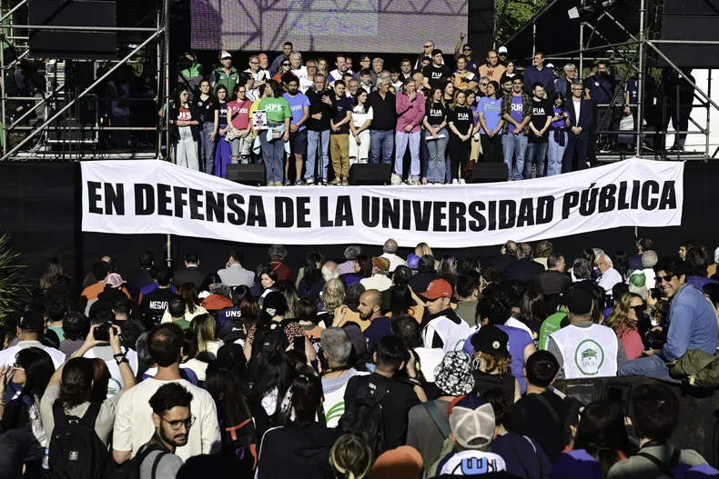 Marcha en defensa de las universidades públicas