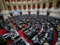Cruces y tensiones en el debate exprés en Diputados (LUIS ROBAYO/AFP)