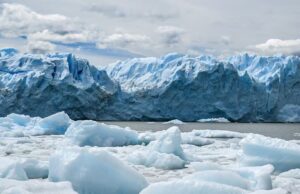 ARGENTINA-SANTA CRUZ-PARQUE NACIONAL LOS GLACIARES-PAISAJE (260106) -- SANTA CRUZ, 6 enero, 2026 (Xinhua) -- Imagen del 3 de enero de 2026 del glaciar Perito Moreno en el Parque Nacional Los Glaciares, en la provincia de Santa Cruz, Argentina. (Xinhua/Li Muzi) (oa) (ah) (vf) (Li Muzi)