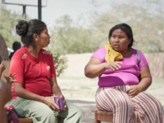 A través de un proyecto de cooperación multisectorial entre UNFPA, Bayer y Pata Pila, se formó técnicamente a integrantes de los equipos territoriales de organización de la sociedad civil para acompañar a las comunidades Wichí y Guaraní de los departamentos de Rivadavia, San Martín y Orán.