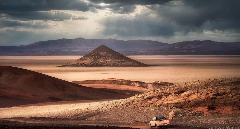 El Cono de Arita se encuentra en el imponente Salar de Arizaro, el segundo salar más grande de la Argentina. Foto: Turismo Responsable