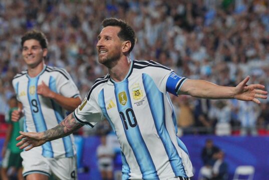 El festejo de Messi tras su triplete (REUTERS).
