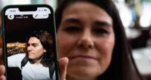 La fortaleza de la mamá de Emanuel Alejandro Ocaña Francia para sostener una pelea por su hijo. Enfrente: laboratorios.