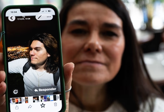 La fortaleza de la mamá de Emanuel Alejandro Ocaña Francia para sostener una pelea por su hijo. Enfrente: laboratorios La fortaleza de la mamá de Emanuel Alejandro Ocaña Francia para sostener una pelea por su hijo. Enfrente: laboratorios.