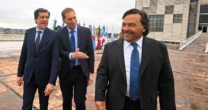 Diego Santilli con gobernadores en Misiones donde se reunió con los gobernadores del Norte grande.