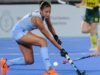 Valentina Raposo alcanzó los 100 partidos con Las Leonas y fue homenajeada. EDUARDO RAPETTI. AFP