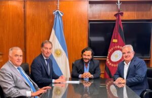 Jalil junto a Diego Santilli y los gobernadores Gustavo Sáenz y Osvaldo Jaldo