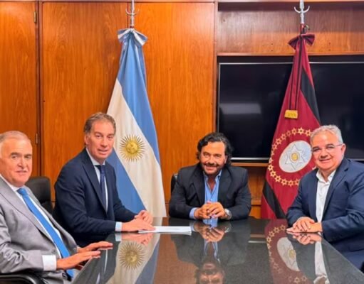 Jalil junto a Diego Santilli y los gobernadores Gustavo Sáenz y Osvaldo Jaldo