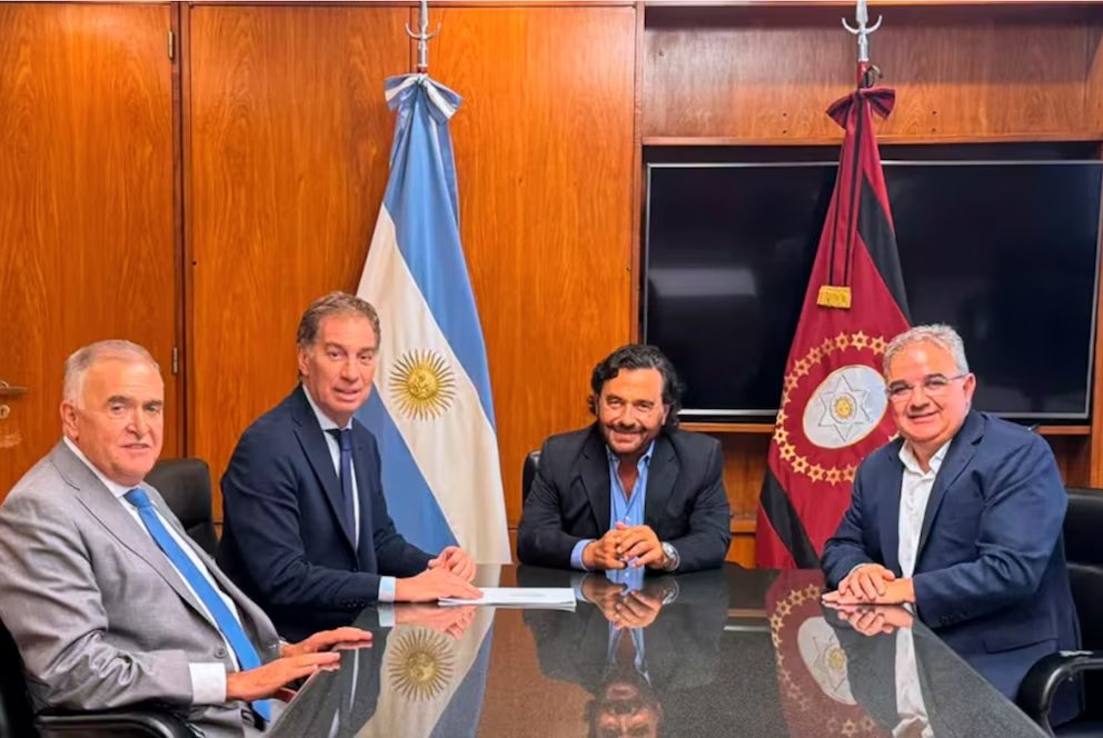 Jalil junto a Diego Santilli y los gobernadores Gustavo Sáenz y Osvaldo Jaldo